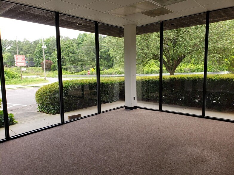 More Photos Of 4264 Winters Chapel Rd, Doraville Showroom For Lease