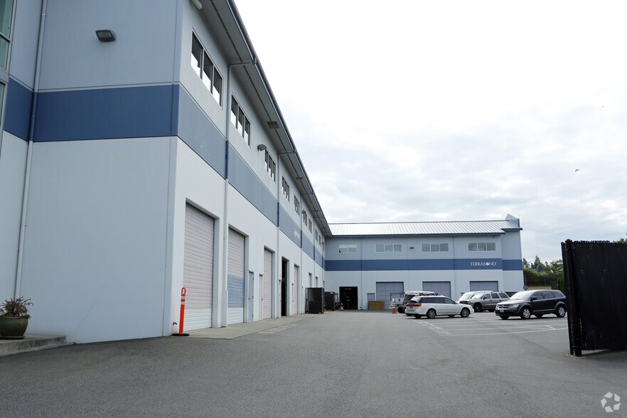 More Photos Of 801 NW 42nd St, Seattle Flex For Lease