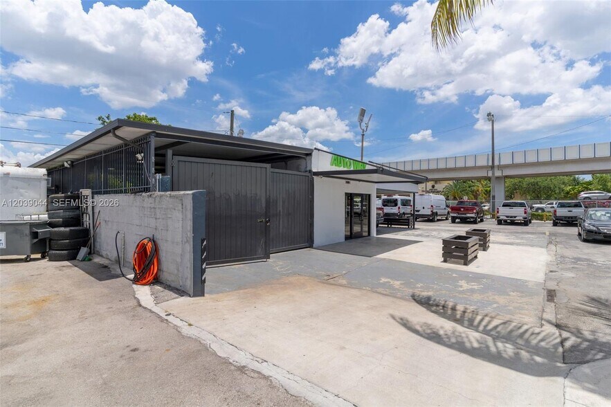 More Photos Of 2729 NW 56th St, Miami Land For Lease