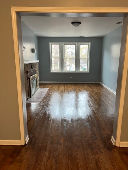 More Photos Of 214 Chicago Ave, Oak Park Apartments For Sale