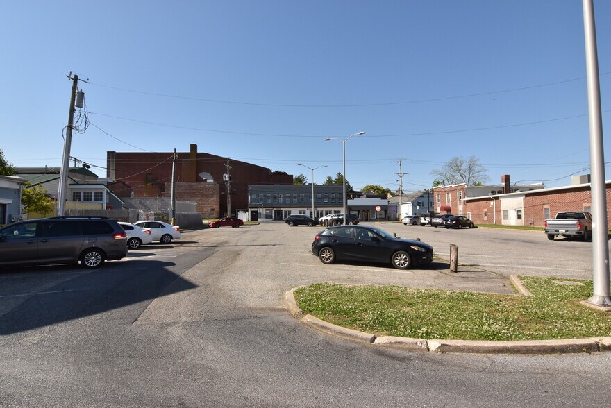 More Photos Of 10 S Walnut St, Milford Restaurant For Sale