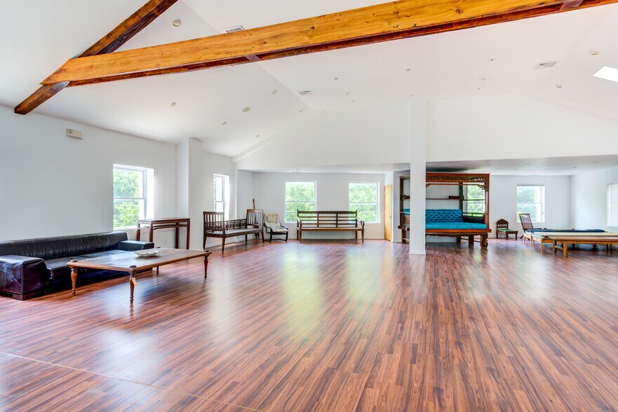 More Photos Of 525 N Dean St, Englewood Storefront Retail Office For Sale