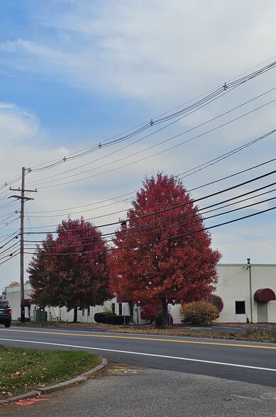 More Photos Of 125 Flanders Rd, Westborough Warehouse For Lease