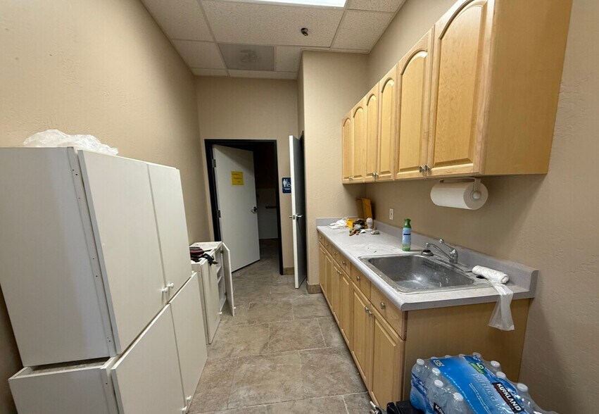 More Photos Of 1745 W Deer Valley Rd, Phoenix Light Distribution For Sale