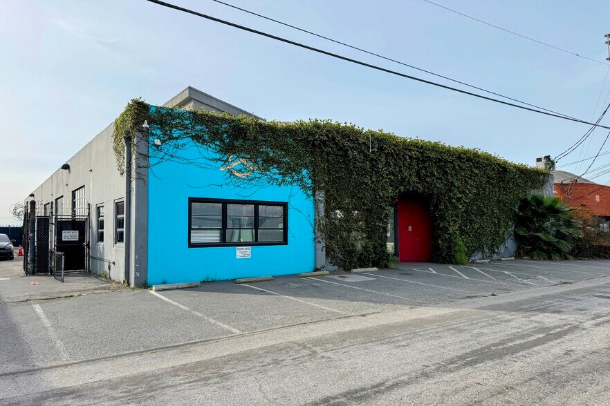 More Photos Of 5438 W 104th St, Los Angeles Warehouse For Lease