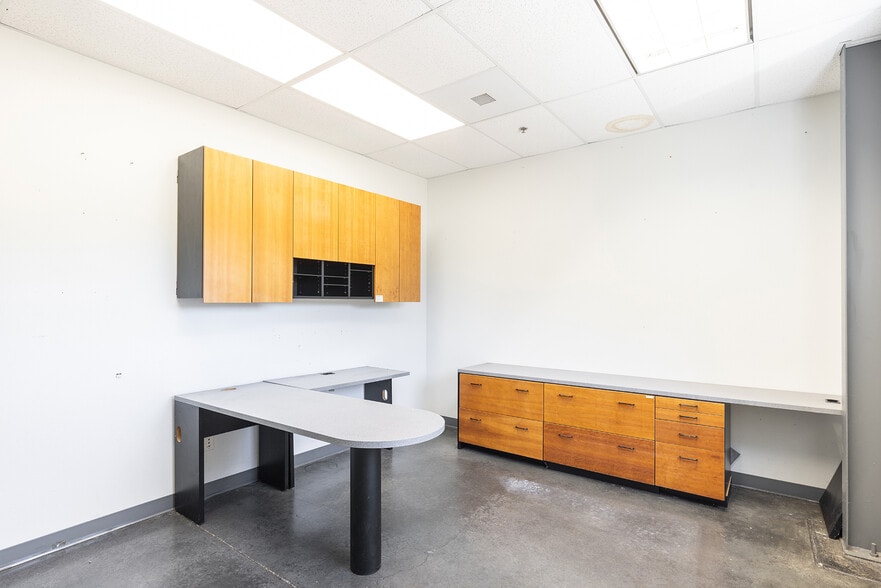 More Photos Of 800 American Way, Windsor Freestanding For Lease