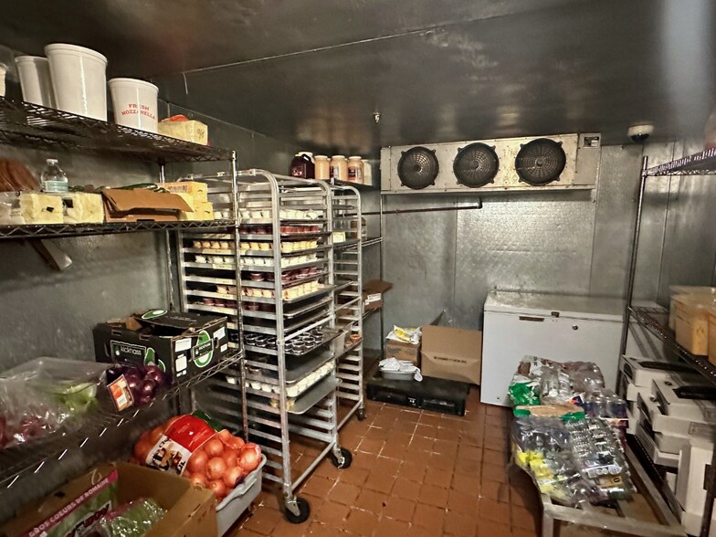 More Photos Of 371 Richmond St, Providence Restaurant For Lease