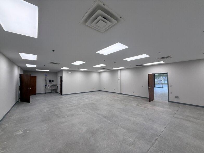 More Photos Of 3001 Kingston Ct SE, Marietta Manufacturing For Sale