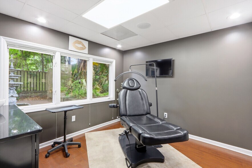 More Photos Of 11550 Abercorn St, Savannah Medical For Sale