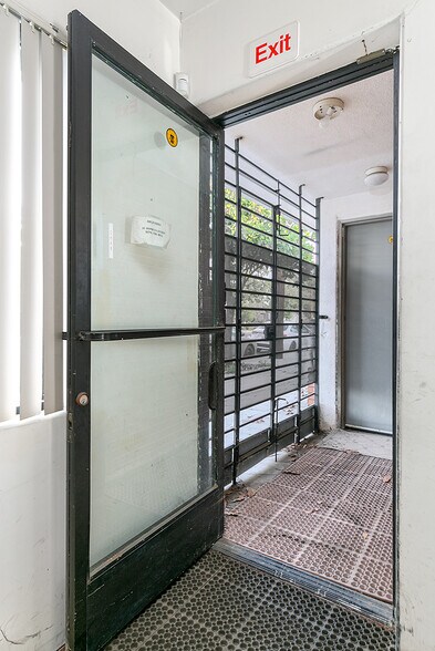 More Photos Of 1550 Victory Blvd, Glendale Office For Sale