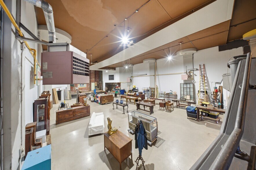 More Photos Of 195 Ottawa St N, Hamilton Storefront For Sale