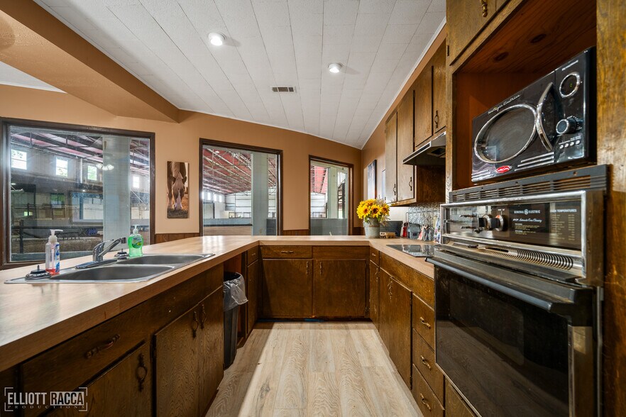 More Photos Of 1785 Old River Rd, Natchitoches Light Manufacturing For Sale