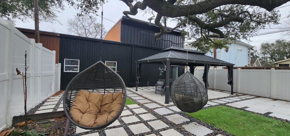 More Photos Of 315 W 9th St, Houston Office For Sale