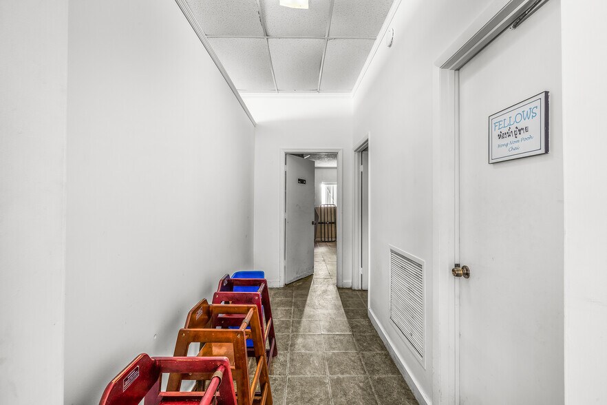 More Photos Of 697 W Cherry St, Jesup Restaurant For Sale