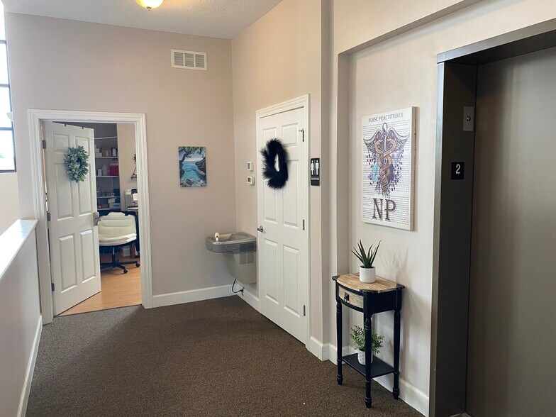 More Photos Of 350 SW Greenwich Dr, Lee's Summit Storefront Retail Office For Sale