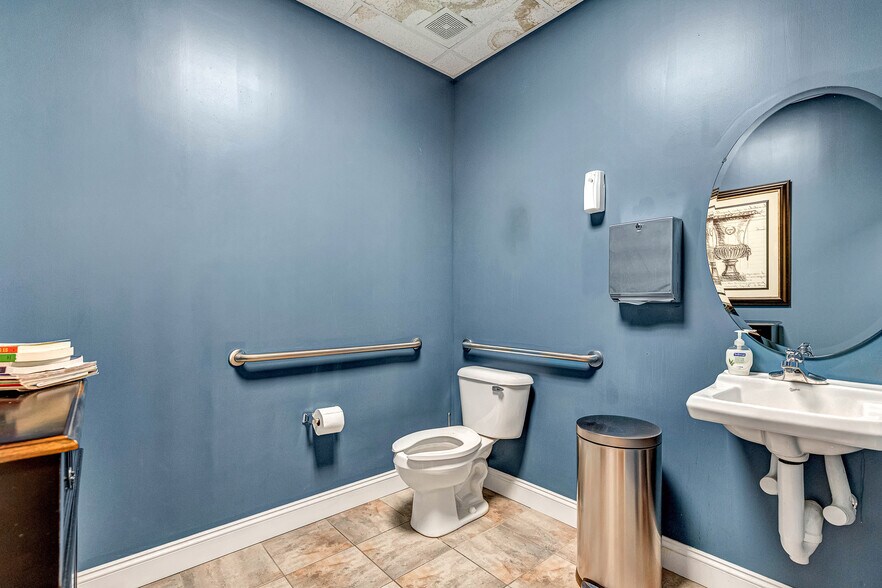 More Photos Of 5368-5380 Twin Hickory Rd, Glen Allen Flex For Sale