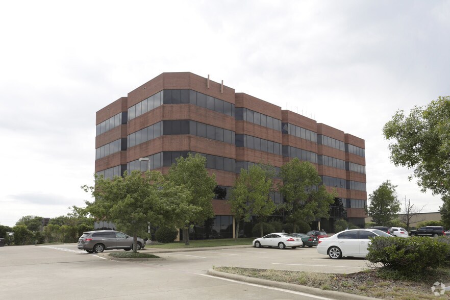 More Photos Of 9550 Skillman St, Dallas Office For Sale