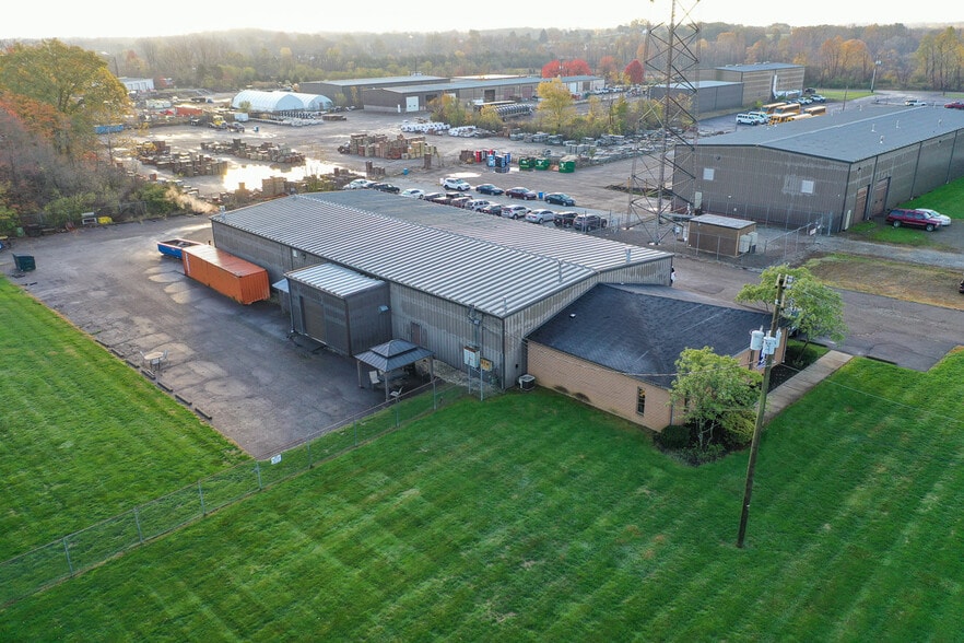 More Photos Of 3822 Victory Ave, Louisville Warehouse For Lease