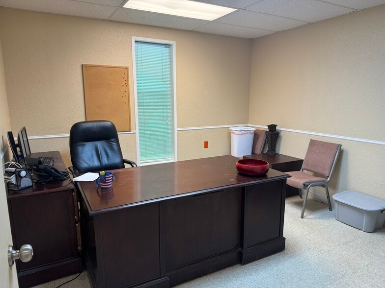 More Photos Of 306 W Main St, Atlanta Freestanding For Sale