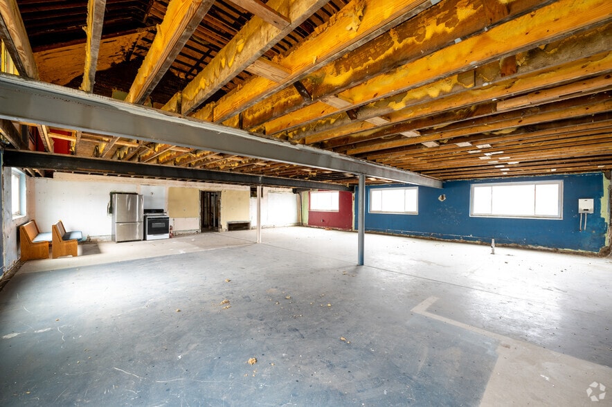 More Photos Of 1001 Hosbrook St, Indianapolis Religious Facility For Sale