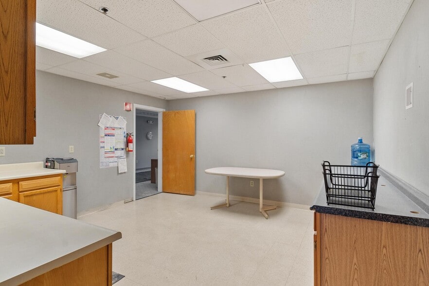 More Photos Of 234 Brooks St, Worcester Warehouse For Lease