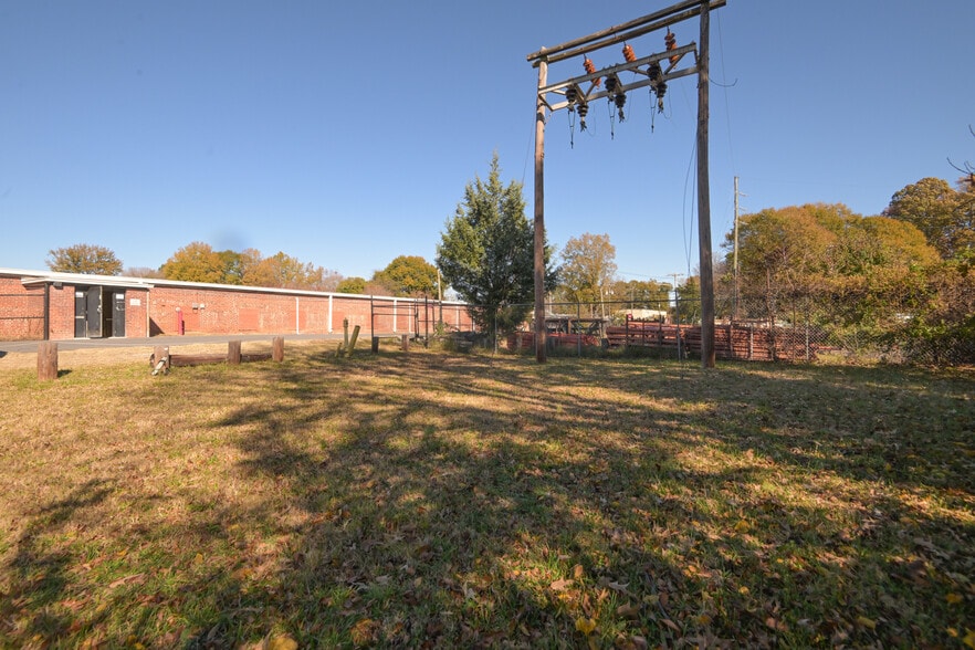 More Photos Of 101 N Yates St, Gastonia Warehouse For Lease