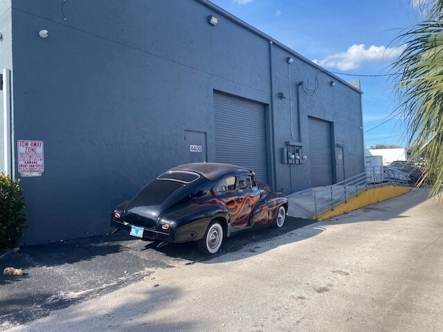 More Photos Of 4400 N Dixie Hwy, Fort Lauderdale Flex For Sale