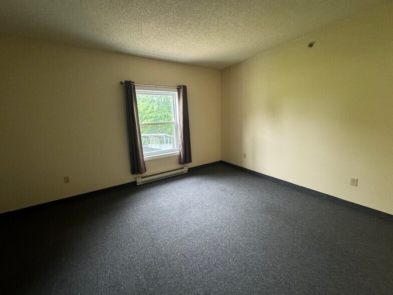 More Photos Of 725 Gibralter St, Norfolk Flex For Sale