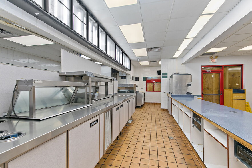 More Photos Of 240 Douglas Rd, Oswego Fast Food For Sale