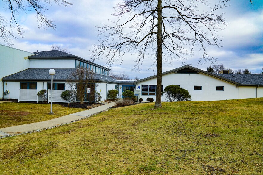 More Photos Of 1001-1019 S Broad St, Lansdale Medical For Lease