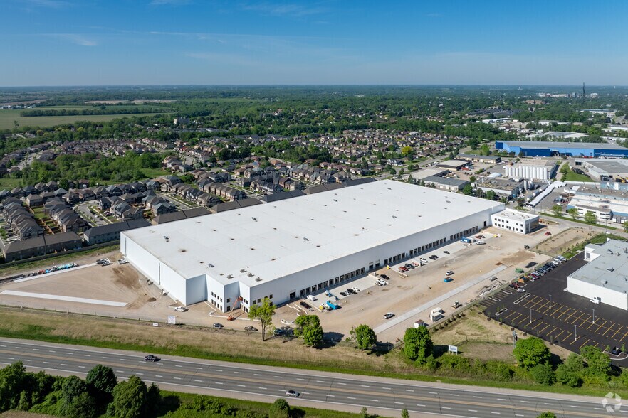 More Photos Of 151 Garden Ave, Brantford Distribution For Lease