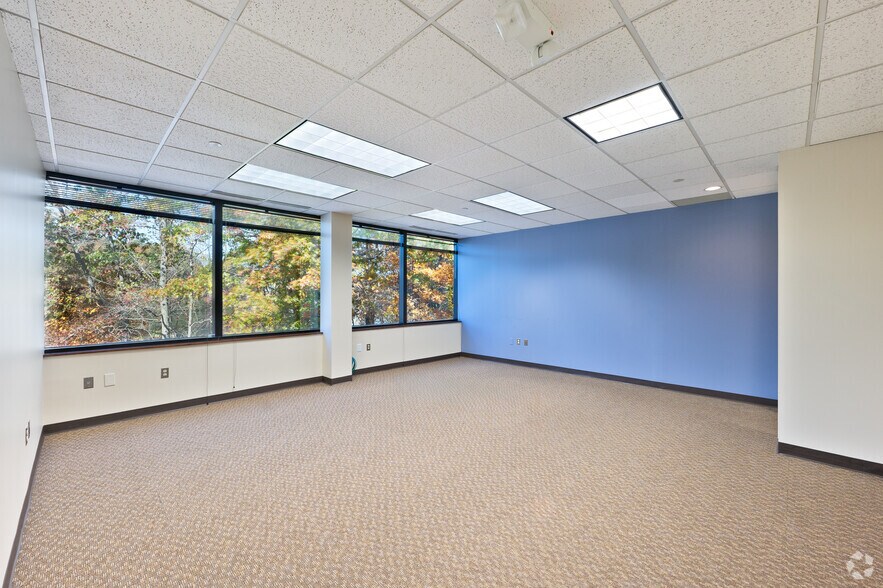 More Photos Of 2820 Waterford Lake Dr, Midlothian Office For Lease