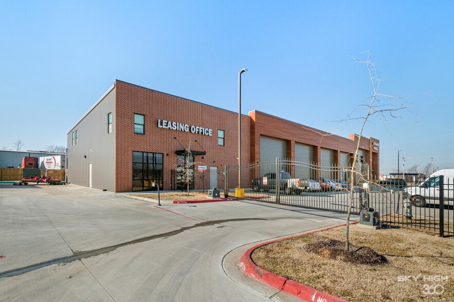 More Photos Of 174 W Stave Mill Rd, Rogers Self Storage For Lease