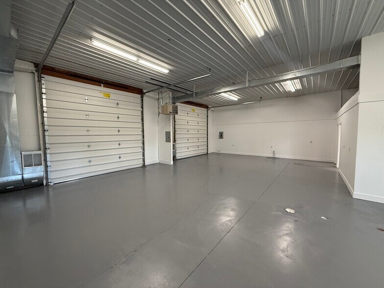 More Photos Of 665 Granite Dr, Circleville Light Distribution For Lease