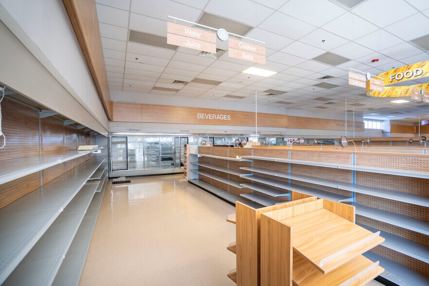 More Photos Of 821 E Bishop St, Bellefonte Drugstore For Sale