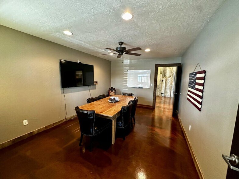 More Photos Of 3811 Crater Lake Hwy, Medford Warehouse For Sale