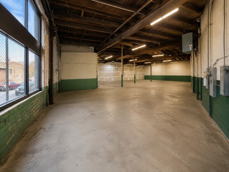 More Photos Of 2541-2549 E Cambria St, Philadelphia Warehouse For Lease