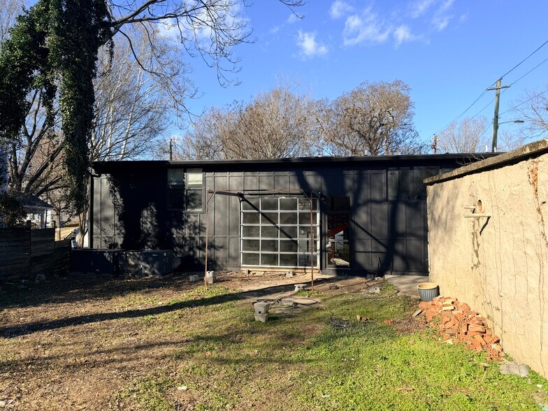 More Photos Of 105 SE Ormond St, Atlanta Storefront For Lease