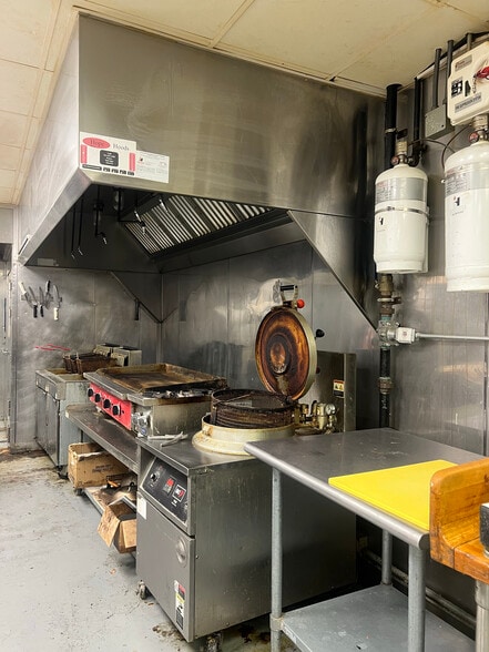 More Photos Of 7481 E US Highway 36, Avon Freestanding For Sale