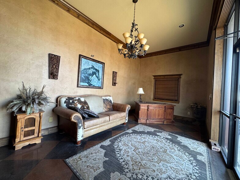 More Photos Of 1814 Fm-66, Waxahachie Warehouse For Lease