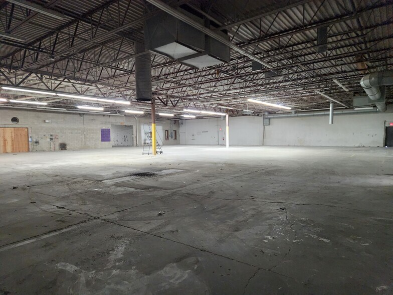 More Photos Of 11356 215th St W, Lakeville Manufacturing For Sale