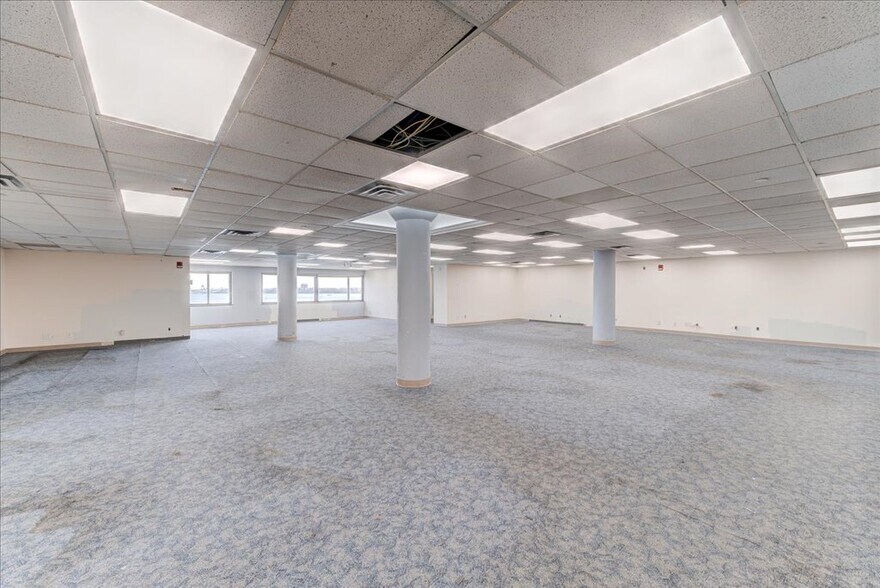 More Photos Of 1 Edgewater St, Staten Island Office For Lease