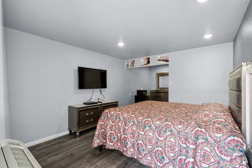 More Photos Of 839 Isabella St, Oakland Hotel For Sale