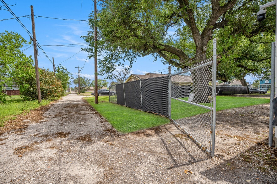 More Photos Of 714 7th Ave N, Texas City Office Residential For Sale