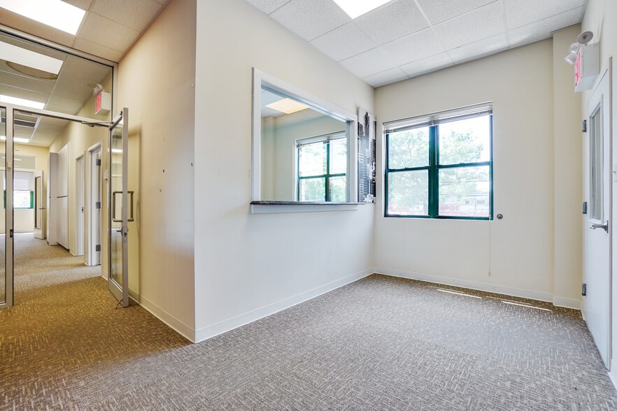 More Photos Of 3845 Richmond Ave, Staten Island Storefront Retail Office For Lease