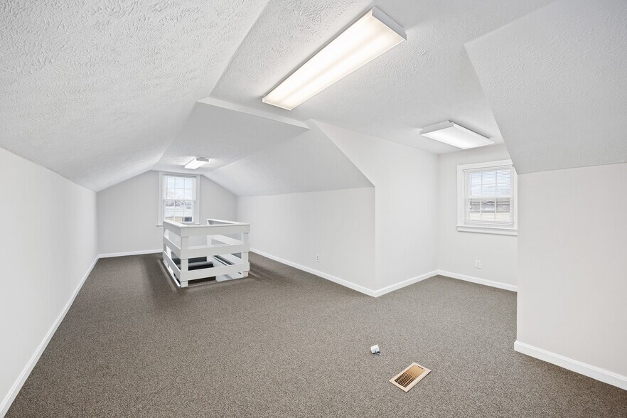More Photos Of 4734 Dixie Hwy, Louisville Loft Creative Space For Lease