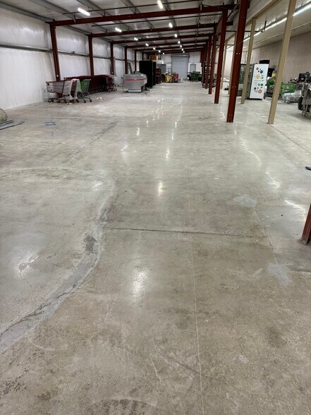 More Photos Of 2270 E El Monte Way, Dinuba Storefront For Lease