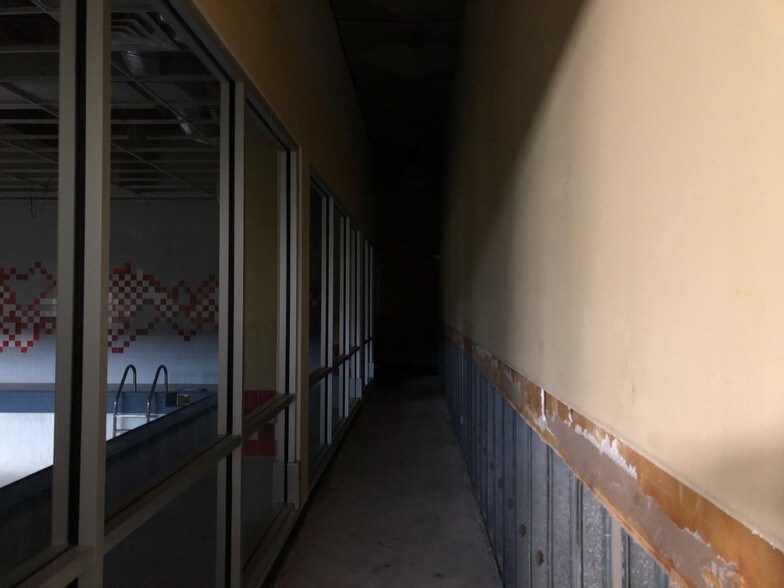 More Photos Of 16000-16200 Northland Dr, Southfield Office For Sale