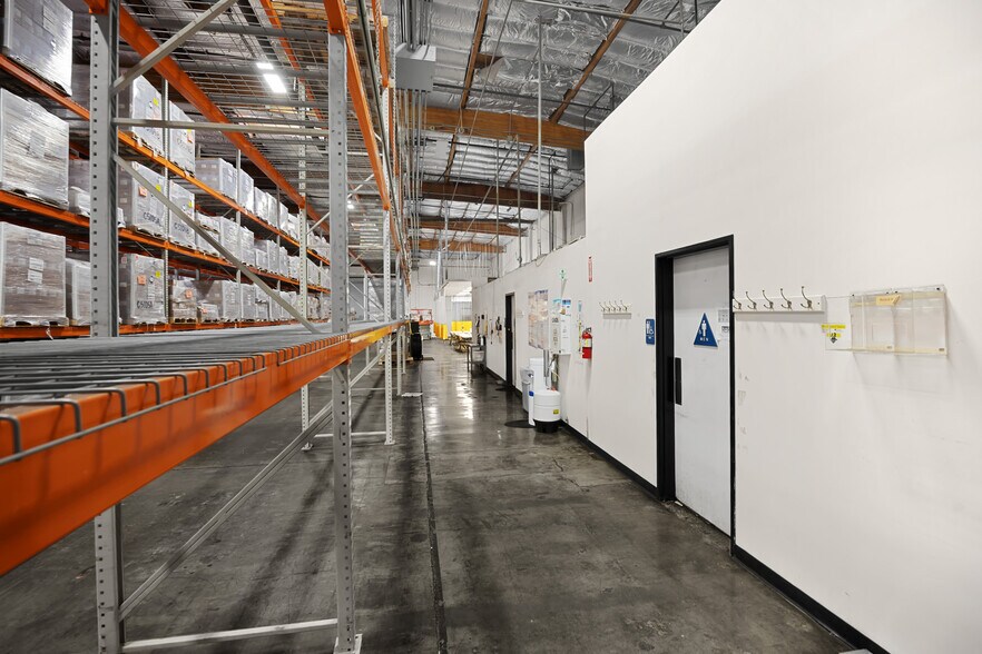 More Photos Of 525 Maple Ave, Torrance Distribution For Lease