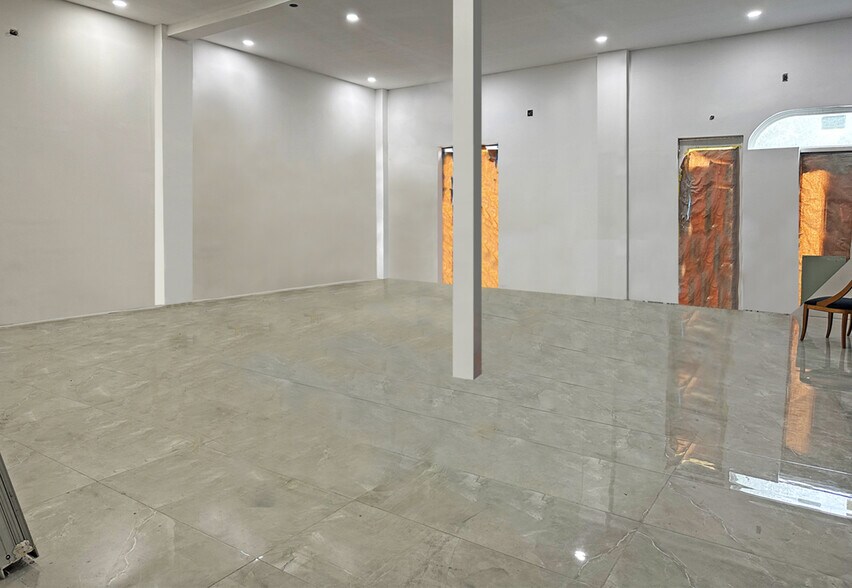 More Photos Of 360 NW 71st St, Miami Flex For Sale